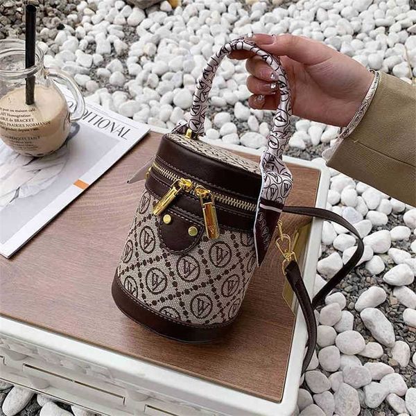 bags style cylinder bag 2022 new silk scarf decoration women's sling single shoulder portable messenger bucket bag purses
bags style cylinder bag 2022 new silk scarf decoration women's sling single shoulder portable messenger bucket bag purses