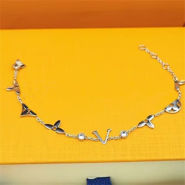 simple charm bracelet women charms bracelets designer jewelry womens golden chain elegant popular diamond metal gift party luxury bracelet, Golden;silver
simple charm bracelet women charms bracelets designer jewelry womens golden chain elegant popular diamond metal gift party luxury bracelet, Golden;silver