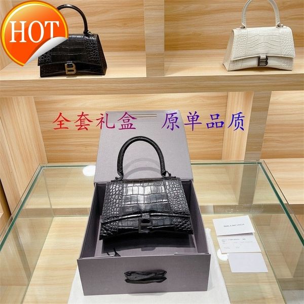 light luxury designer bags balencige female 2022 leather crocodile hourglass single shoulder messenger handbag and versatile sh5n
light luxury designer bags balencige female 2022 leather crocodile hourglass single shoulder messenger handbag and versatile sh5n