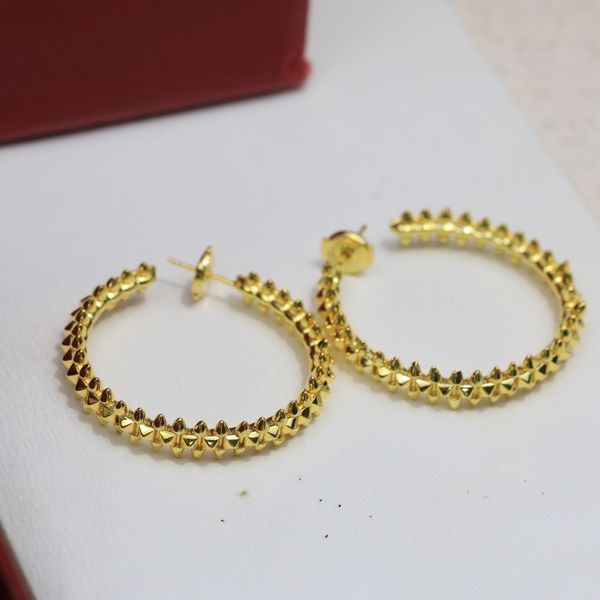 luxury clash designer charm earrings rivet 18k gold plated silver needle round loop earrings for women jewelry with box party gift wedding v, Golden
luxury clash designer charm earrings rivet 18k gold plated silver needle round loop earrings for women jewelry with box party gift wedding v, Golden