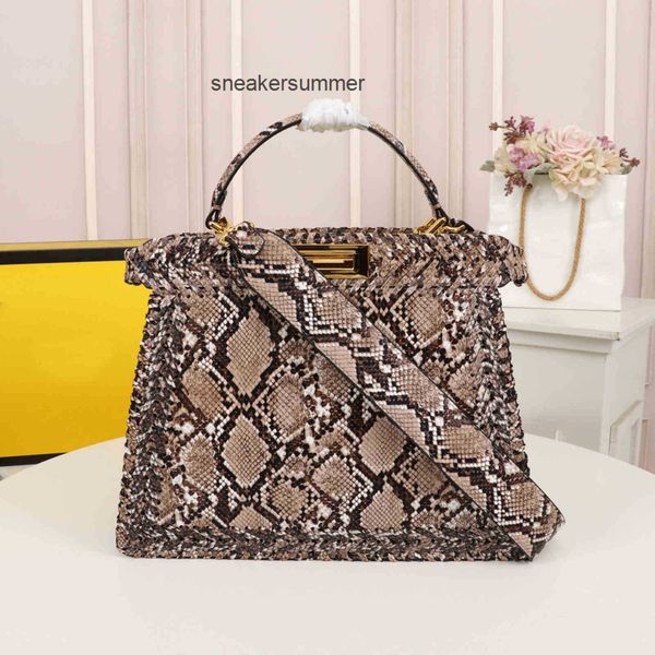fend designer handbags famous brand decorative messenger bag large capacity hand woven women handbag portable luxury meesenger
fend designer handbags famous brand decorative messenger bag large capacity hand woven women handbag portable luxury meesenger