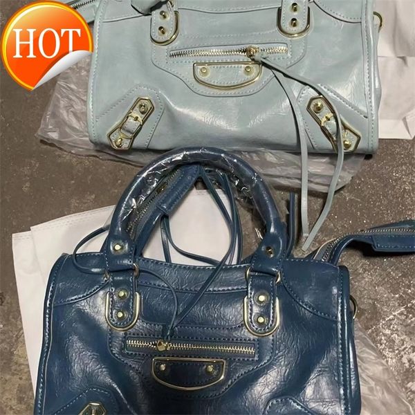 light luxury designer bags balencige 2022 women's leather locomotive bag gold high-value high-level feeling classic versatile style atj
light luxury designer bags balencige 2022 women's leather locomotive bag gold high-value high-level feeling classic versatile style atj