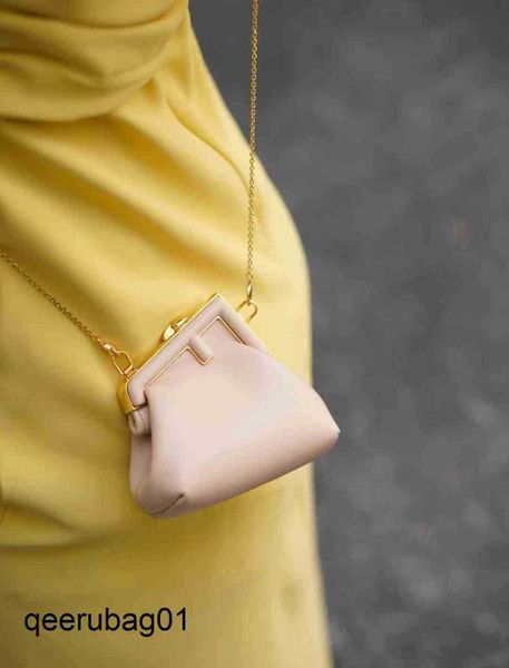 handbags wrapped first designer women series metal luxurys fend handbag single shoulder messenger bag portable handbags zckh
handbags wrapped first designer women series metal luxurys fend handbag single shoulder messenger bag portable handbags zckh