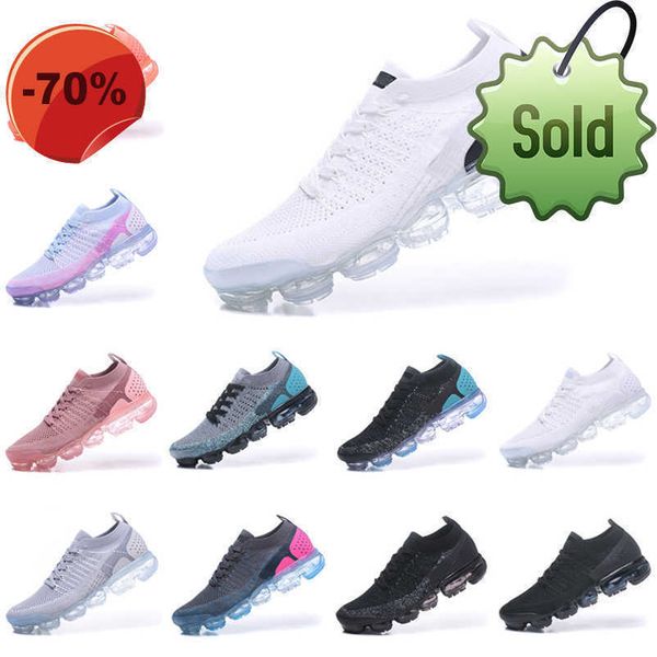 box with running shoes trainers designer shoes react sneakers for men women beige runner sports shoe white black pink red
box with running shoes trainers designer shoes react sneakers for men women beige runner sports shoe white black pink red