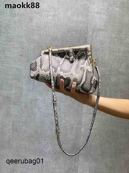 first luxurys women bag fend designer series handbags metal wrapped handbag single shoulder messenger yue messenger tote fashion brand bags
first luxurys women bag fend designer series handbags metal wrapped handbag single shoulder messenger yue messenger tote fashion brand bags