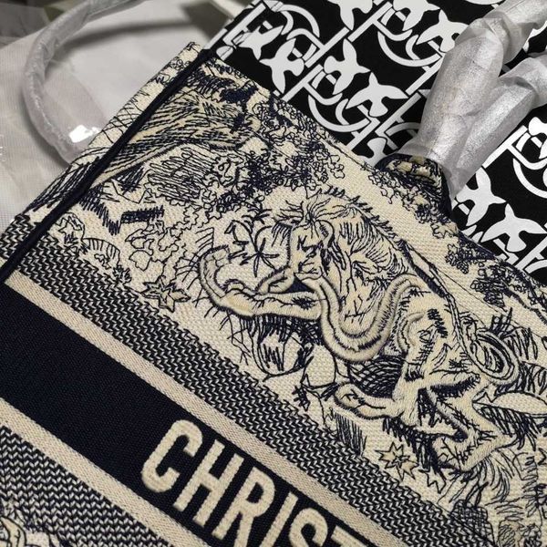 designer bag embroidary logo d tote book s dirios star blue tiger black student original relief three dimensional embroidery process
designer bag embroidary logo d tote book s dirios star blue tiger black student original relief three dimensional embroidery process