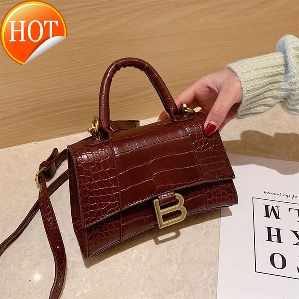 women's luxury bags designer balencige 2022 hourglass leisure personalized one shoulder messenger black crocodile pattern small square
women's luxury bags designer balencige 2022 hourglass leisure personalized one shoulder messenger black crocodile pattern small square