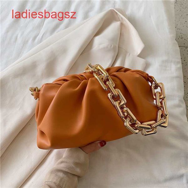 pouch bag designer bottegas bags venetas handbag price korean leisure thick chain cloud 2022 summer new simple versatile hand larg
pouch bag designer bottegas bags venetas handbag price korean leisure thick chain cloud 2022 summer new simple versatile hand larg
