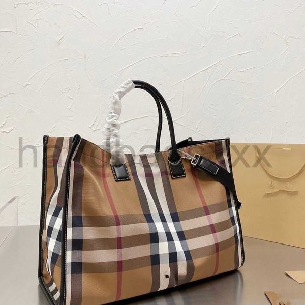 2022 new plaid shopping bag british style large capacity portable cross women's europe and america
2022 new plaid shopping bag british style large capacity portable cross women's europe and america