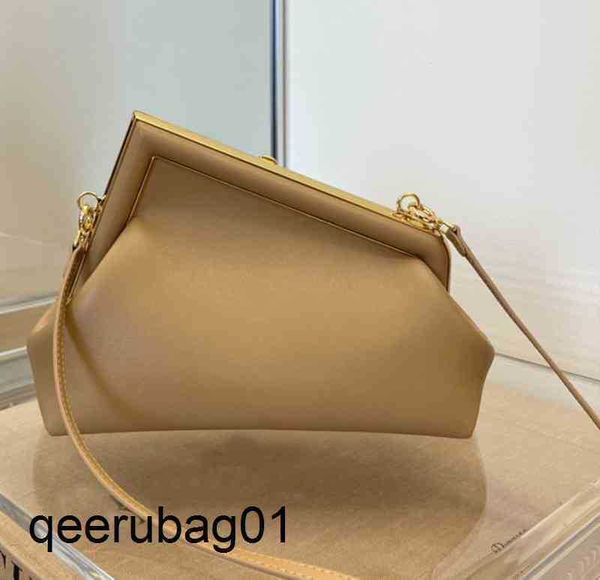 designer bags fashion messenger fend first women bag series handbag quality crossbody hand letter shoulder portable handbags high quality
designer bags fashion messenger fend first women bag series handbag quality crossbody hand letter shoulder portable handbags high quality