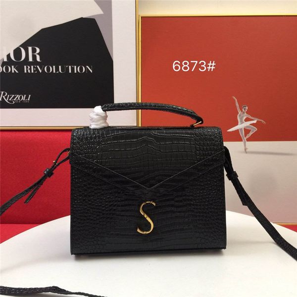 designer luxury women's cassandra chain wallet in grain de poudre embossed leather loulou shoulder bag luis
designer luxury women's cassandra chain wallet in grain de poudre embossed leather loulou shoulder bag luis