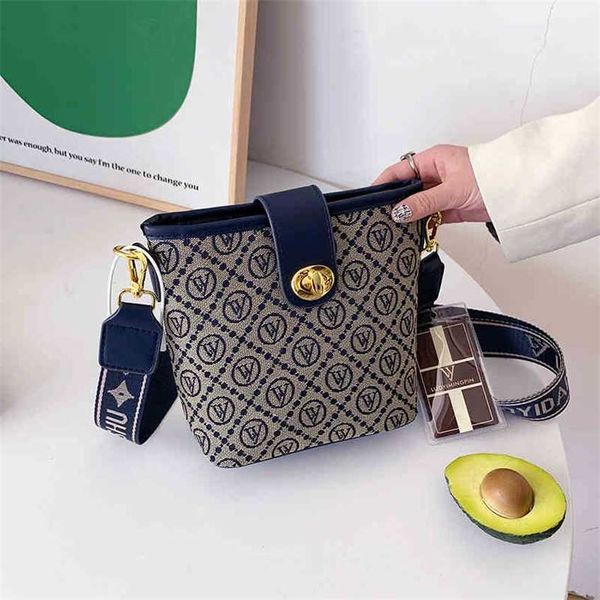 bags summer new bag women's sling single shoulder messenger bag style texture design wide shoulder strap bucket purses
bags summer new bag women's sling single shoulder messenger bag style texture design wide shoulder strap bucket purses
