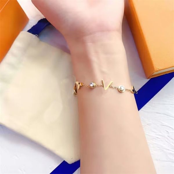 classic love bracelet for women designer letter luxury bracelet elegant jewelry heart flower pendant chains 14k gold silver plated diamond c, Golden;silver
classic love bracelet for women designer letter luxury bracelet elegant jewelry heart flower pendant chains 14k gold silver plated diamond c, Golden;silver