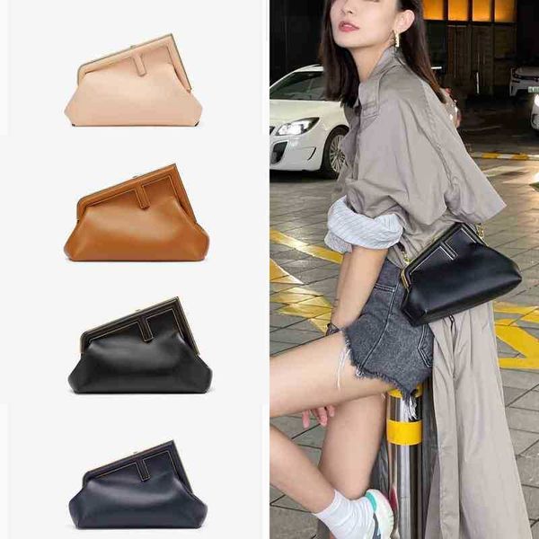 fend first shoulder bag small 26cm portable handbags crossbody shoulderbag messenger bag tote fashion
fend first shoulder bag small 26cm portable handbags crossbody shoulderbag messenger bag tote fashion