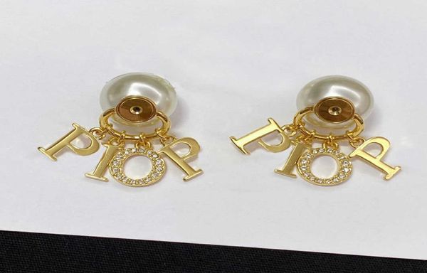 fashion pearl stud lady earrings women for party wedding lovers gift engagement jewelry with box6918095, Golden;silver
fashion pearl stud lady earrings women for party wedding lovers gift engagement jewelry with box6918095, Golden;silver