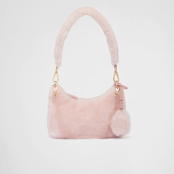 original sheep fur mini handbag chic chain handbag underarm bag delicate fashion show removable adjustable shoulder strap key chains and met
original sheep fur mini handbag chic chain handbag underarm bag delicate fashion show removable adjustable shoulder strap key chains and met
