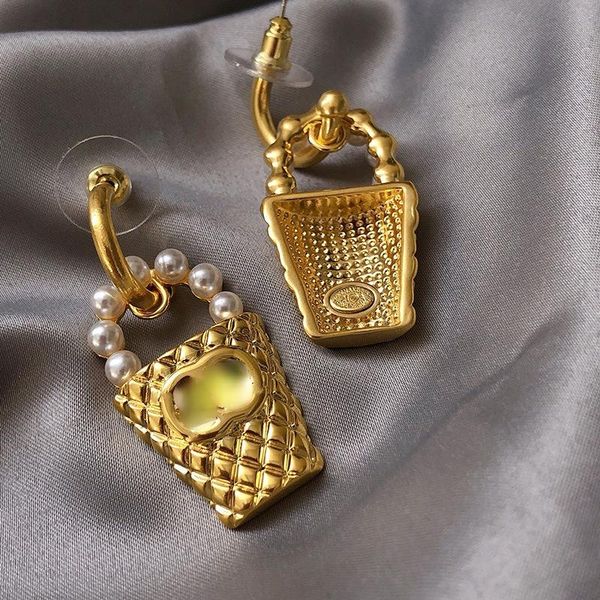 18k gold plated luxury designers letters stud geometric famous women long eardrop crystal rhinestone pearl earring bride wedding party jewer, Red;brown
18k gold plated luxury designers letters stud geometric famous women long eardrop crystal rhinestone pearl earring bride wedding party jewer, Red;brown