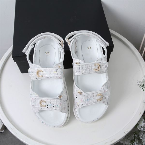 fashion sandals the latest style comfortable soft channel men and women flat bottom letter summer casual slippers 02-07, Black
fashion sandals the latest style comfortable soft channel men and women flat bottom letter summer casual slippers 02-07, Black