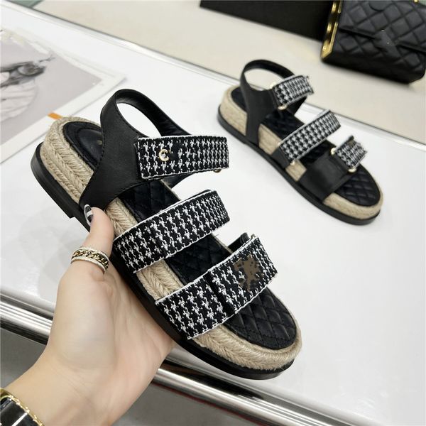 fashion sandals the latest style comfortable soft channel men and women flat bottom letter summer casual slippers 02-014 8tit, Black
fashion sandals the latest style comfortable soft channel men and women flat bottom letter summer casual slippers 02-014 8tit, Black