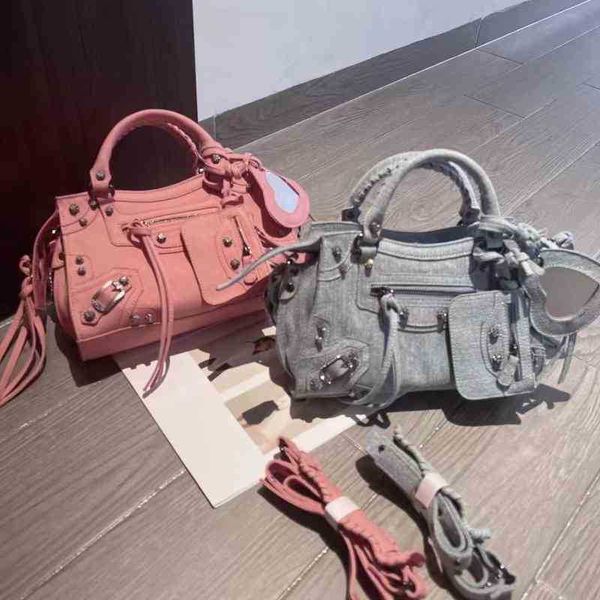 the diamond encrusted shiny motorcycle bag portable diagonal straddle bag new women's bag 2022
the diamond encrusted shiny motorcycle bag portable diagonal straddle bag new women's bag 2022