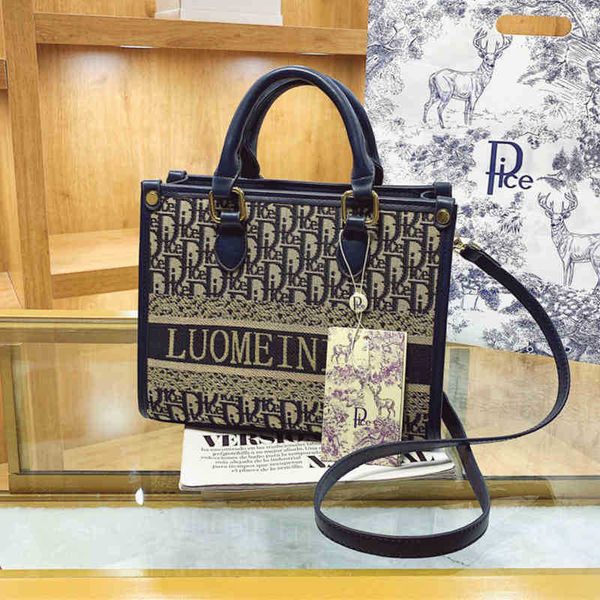 stuff sacks handbag french minority small purse women's autumn and winter black friday new fashion high sense chain messenger tote bag
stuff sacks handbag french minority small purse women's autumn and winter black friday new fashion high sense chain messenger tote bag