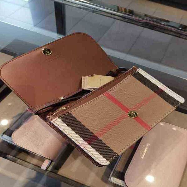 burbrerys crossbody handbags bags burbrery onthego tote luxuries designers women bag purses totes designer woman handbag shoulder wallet par
burbrerys crossbody handbags bags burbrery onthego tote luxuries designers women bag purses totes designer woman handbag shoulder wallet par
