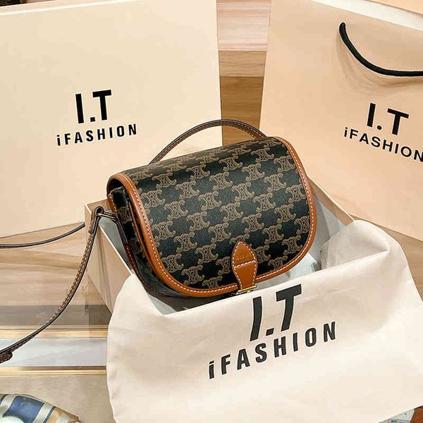 hong kong leather triumphal arch bag 2022 new summer old flower fashion saddle women's crossbody versatile apple
hong kong leather triumphal arch bag 2022 new summer old flower fashion saddle women's crossbody versatile apple