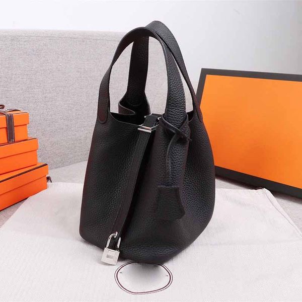 fashion designer vegetable basket handbag ladies shopping tote bag classic lock decoration leather shoulder bag large capacity vintage walle 
fashion designer vegetable basket handbag ladies shopping tote bag classic lock decoration leather shoulder bag large capacity vintage walle