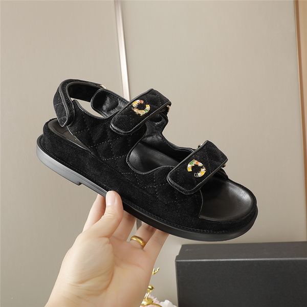 fashion sandals the latest style comfortable soft channel men and women flat bottom letter logo summer casual slippers 02-04, Black
fashion sandals the latest style comfortable soft channel men and women flat bottom letter logo summer casual slippers 02-04, Black