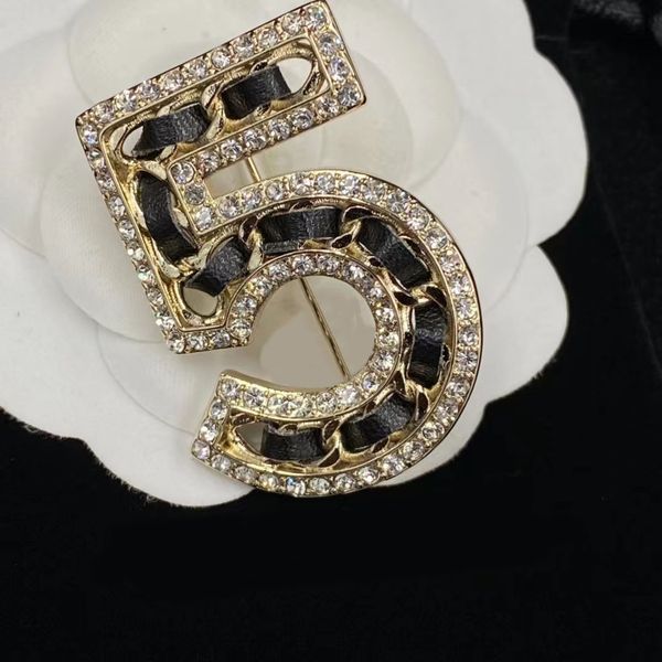 2022 new style brooch fashion luxury brand designer diamond no. 5 number classic wild pin wedding party christmas valentine's day gift, Gray
2022 new style brooch fashion luxury brand designer diamond no. 5 number classic wild pin wedding party christmas valentine's day gift, Gray