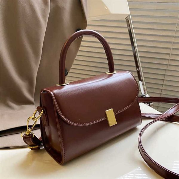messenger bags autumn and winter sling single shoulder women's new simple messenger texture small square bag
messenger bags autumn and winter sling single shoulder women's new simple messenger texture small square bag