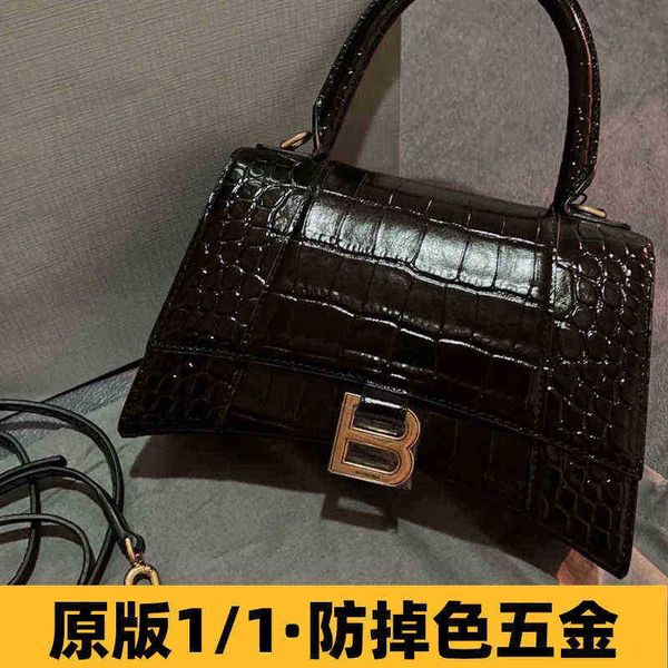 designer luxury womens bag balencigas handbag b-shaped paris single shoulder messenger fashion square gift shoulder oblique span versatile h
designer luxury womens bag balencigas handbag b-shaped paris single shoulder messenger fashion square gift shoulder oblique span versatile h