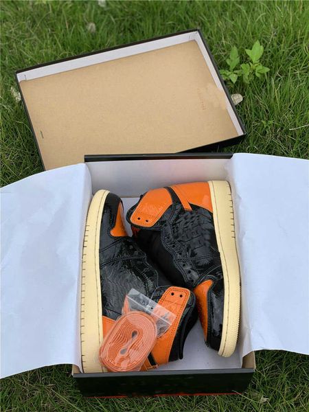 new 3.0 black orangetoe mens 1 1s shattered backboard basketball shoes men sports fashion designer outdoor shoes
new 3.0 black orangetoe mens 1 1s shattered backboard basketball shoes men sports fashion designer outdoor shoes