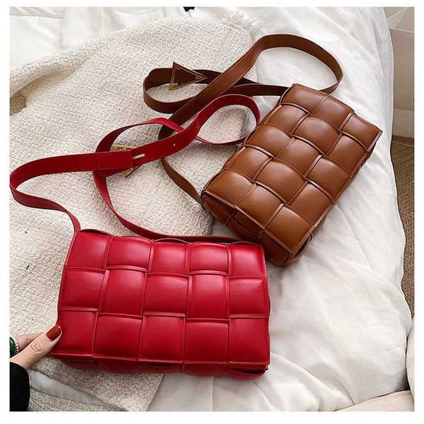 2022 pure color simple rhombus underarm chain handbag small square bag soft face style small hanging bag sling single shoulder bag
2022 pure color simple rhombus underarm chain handbag small square bag soft face style small hanging bag sling single shoulder bag