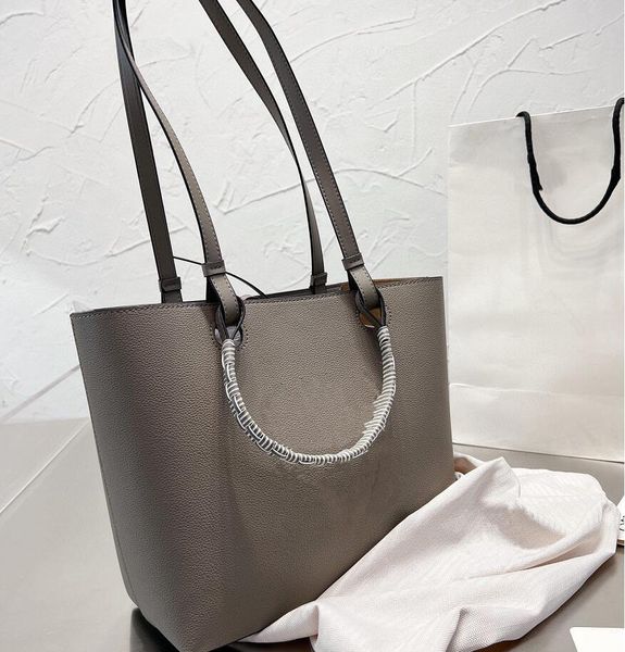 tote bag luxurys designers shoulder bags woman fashion classic handbags limited handbag large capacity practical travel shopping bag
tote bag luxurys designers shoulder bags woman fashion classic handbags limited handbag large capacity practical travel shopping bag