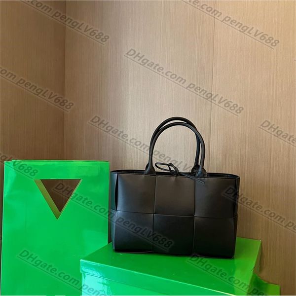 fashion women's weave shopping bags tote crossbody bags luxury designer woman wallet cases card totoes pockets handbag shoulder bag
fashion women's weave shopping bags tote crossbody bags luxury designer woman wallet cases card totoes pockets handbag shoulder bag