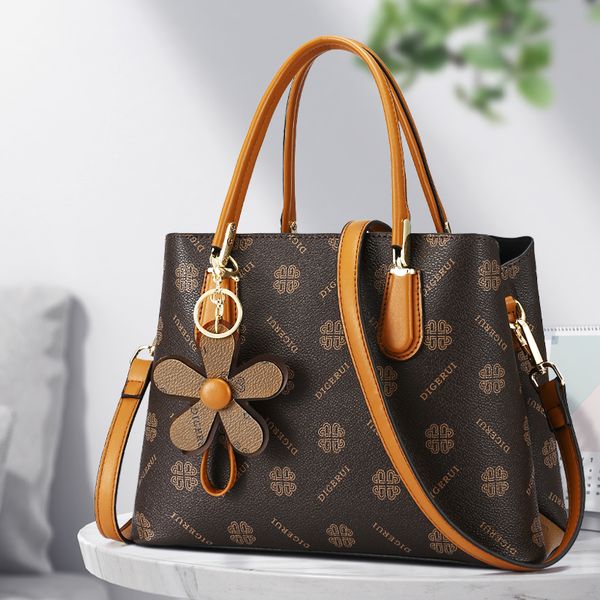 luxury designer messenger bag bags 2023 new printing fashion atmosphere middle-aged ladies and mothers large-capacity shoulder slung handbag
luxury designer messenger bag bags 2023 new printing fashion atmosphere middle-aged ladies and mothers large-capacity shoulder slung handbag