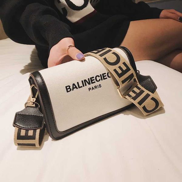 canvas letter printing small square bag women 2022 designer luxury brand fashion crossbody shoulder bag messenger bags female 221106
canvas letter printing small square bag women 2022 designer luxury brand fashion crossbody shoulder bag messenger bags female 221106