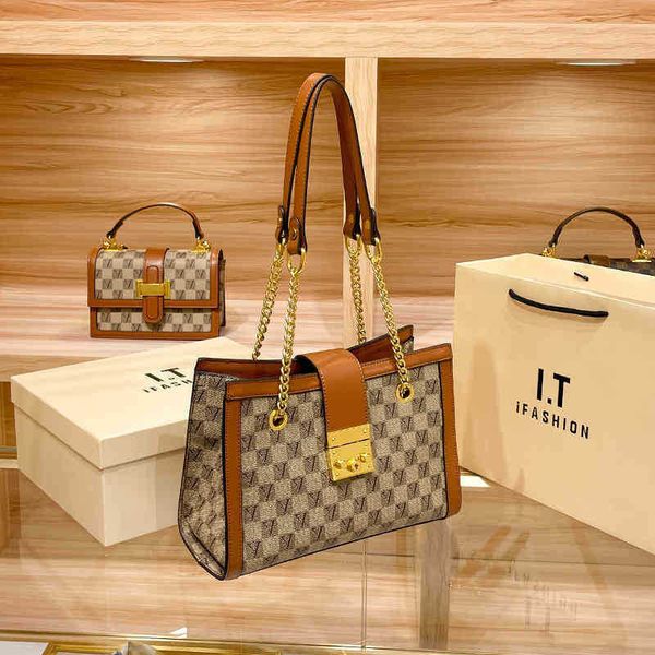 women's bag new large capacity tote bag simple casual printing advanced sense checkerboard chain bag
women's bag new large capacity tote bag simple casual printing advanced sense checkerboard chain bag