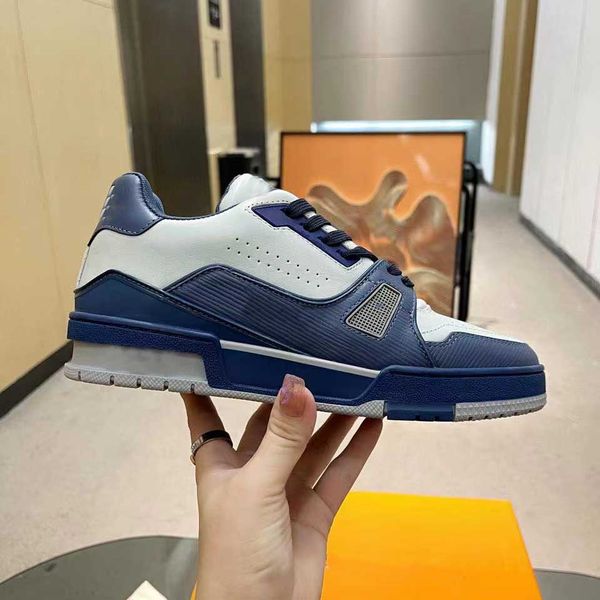 casual coach shoes sneakers skateboard shoes rubber primer leather letters black and white embossed embroidered cowhide fashion thick-soled
casual coach shoes sneakers skateboard shoes rubber primer leather letters black and white embossed embroidered cowhide fashion thick-soled