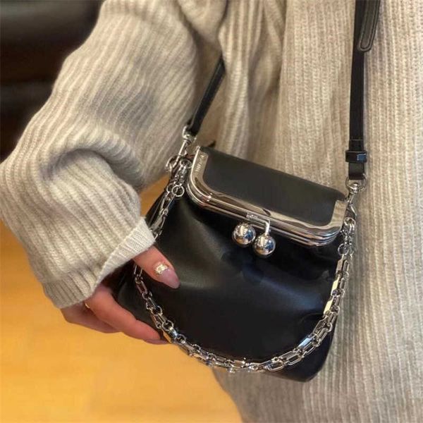 vintage clip shell crossbody bag for women designer chains shoulder bags retro kisslock messenger bag small female purses trend 221106
vintage clip shell crossbody bag for women designer chains shoulder bags retro kisslock messenger bag small female purses trend 221106