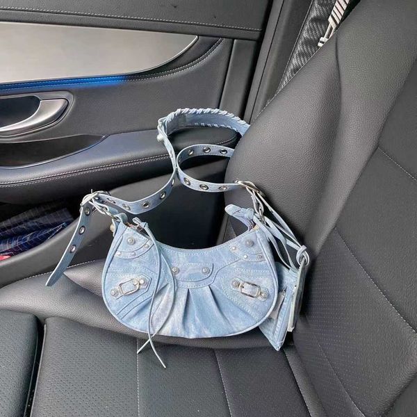 designer luxury womens bag balencigas handbag b-shaped paris single shoulder messenger fashion square gift shoulder oblique span versatile h
designer luxury womens bag balencigas handbag b-shaped paris single shoulder messenger fashion square gift shoulder oblique span versatile h