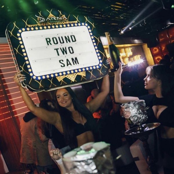 customized rechargeable led lighted display vip marquee message board welcome neon sign for events party lounge bar nightclub
customized rechargeable led lighted display vip marquee message board welcome neon sign for events party lounge bar nightclub
