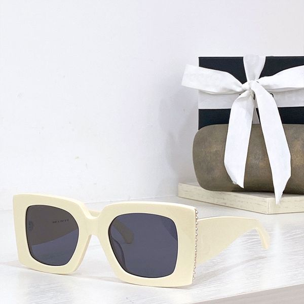 fashion super girl style plus ch5480 sunglasses low-key face shape uv400 radiation proof full frame with rhinodiamonds sunglasses, White;black
fashion super girl style plus ch5480 sunglasses low-key face shape uv400 radiation proof full frame with rhinodiamonds sunglasses, White;black