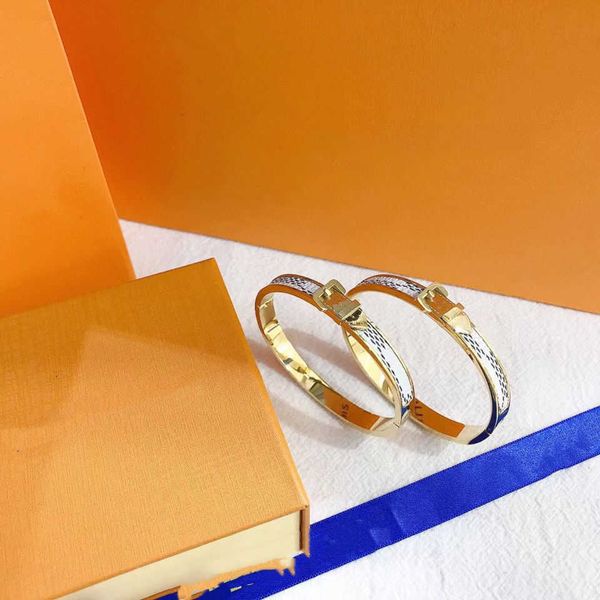 2021 luxury jewelry bracelet women leather designer braceltes with brand high-end elegant four leaf, Golden;silver
2021 luxury jewelry bracelet women leather designer braceltes with brand high-end elegant four leaf, Golden;silver