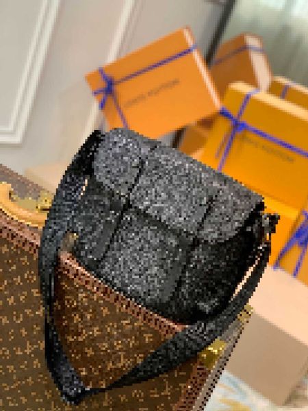 luxury brand designer briefcases chriser messenger bag m58476 men woman handbag real leather totes shoulder bags backpacks pouches wallets p, Black;white
luxury brand designer briefcases chriser messenger bag m58476 men woman handbag real leather totes shoulder bags backpacks pouches wallets p, Black;white