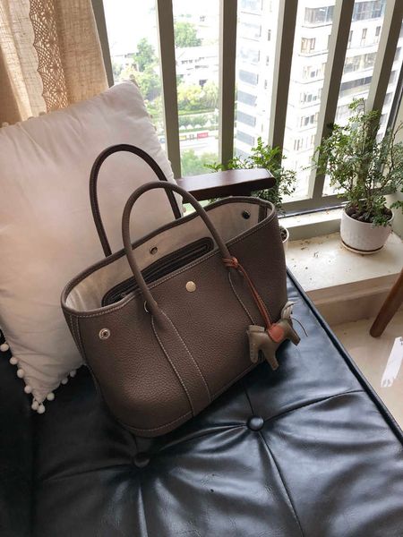 h bag designer fashion head layer leather h erme garden bag retained cow neck pattern cowhide garden small crowd special new one shoulder cr
h bag designer fashion head layer leather h erme garden bag retained cow neck pattern cowhide garden small crowd special new one shoulder cr