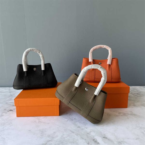 h bag designer fashion head layer leather h erme garden bag south korea's new trend cowhide small messenger texture mini
h bag designer fashion head layer leather h erme garden bag south korea's new trend cowhide small messenger texture mini