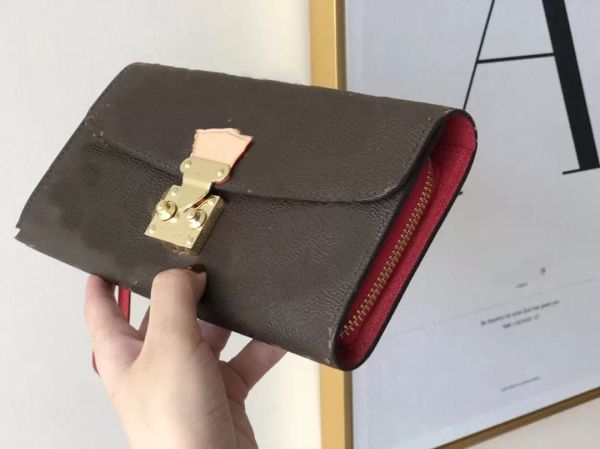 s-shaped lock mini clutch bag luxury designer long wallet handbag coin purse womens vintage original brand mens ladies leather credit card w, Red;black
s-shaped lock mini clutch bag luxury designer long wallet handbag coin purse womens vintage original brand mens ladies leather credit card w, Red;black