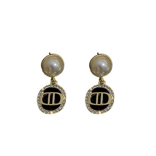 silver needle and diamond-inlaid geometric leather earrings retro niche design sense earrings korean personality temperament all matching ac, Golden;silver
silver needle and diamond-inlaid geometric leather earrings retro niche design sense earrings korean personality temperament all matching ac, Golden;silver